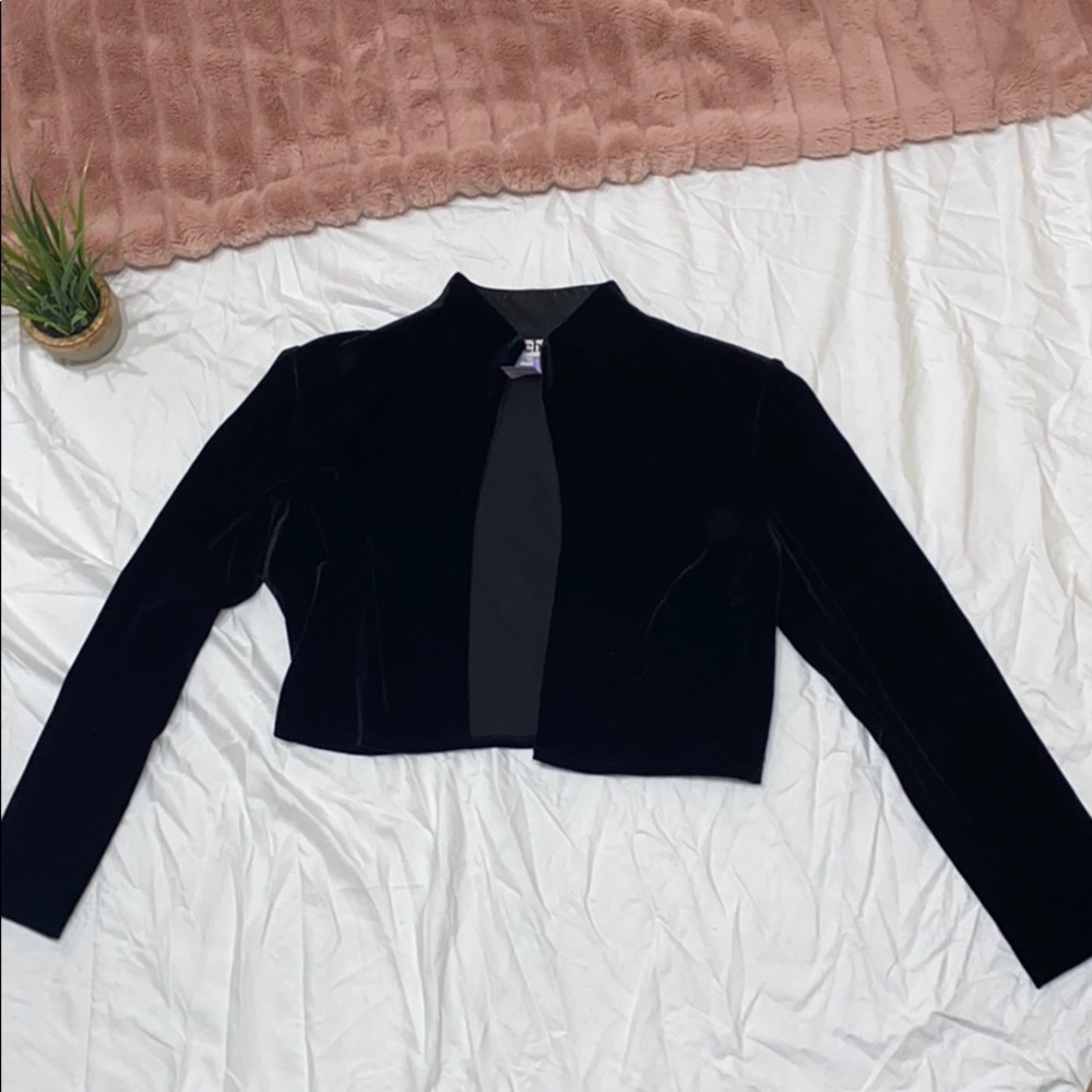Black Velvet Cropped Jacket Size L w/ shoulder pad
